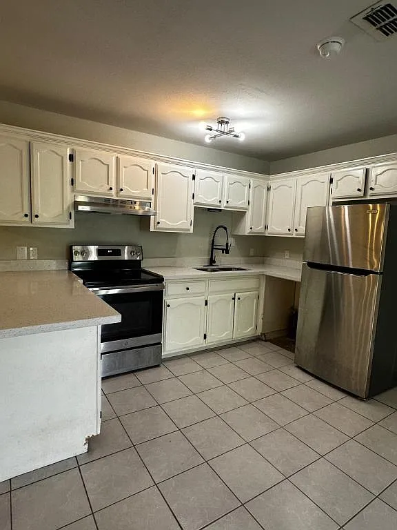 Building Photo - 1802 Oasis Dr #206