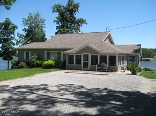 3269 Glacier Ln, Centralia, IL 62801