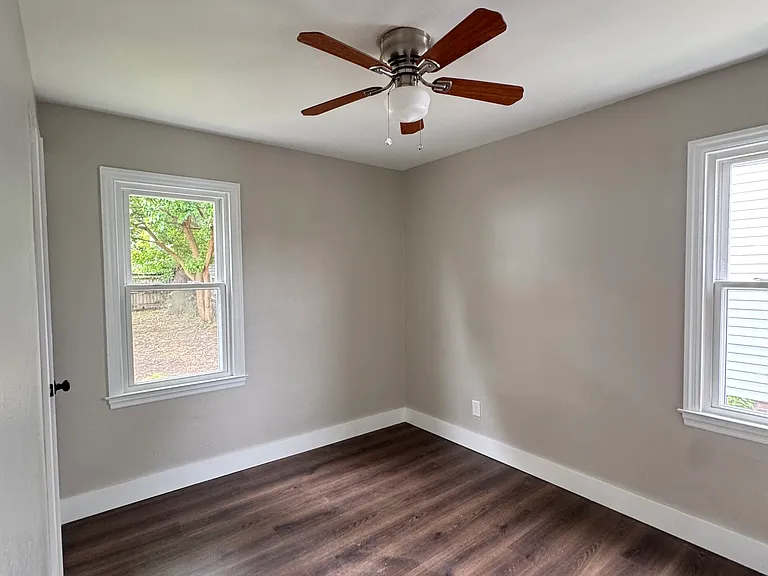 2537 W Sylvania Ave — Photo 6