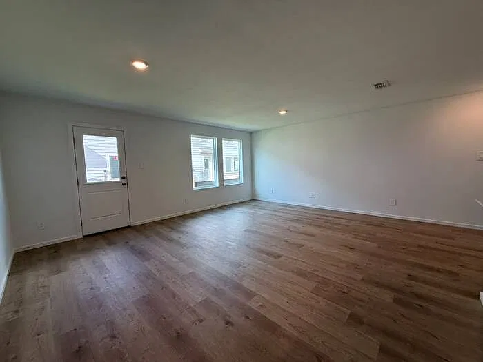 3 bed, 2.5 bath, $1,800 — Photo 4