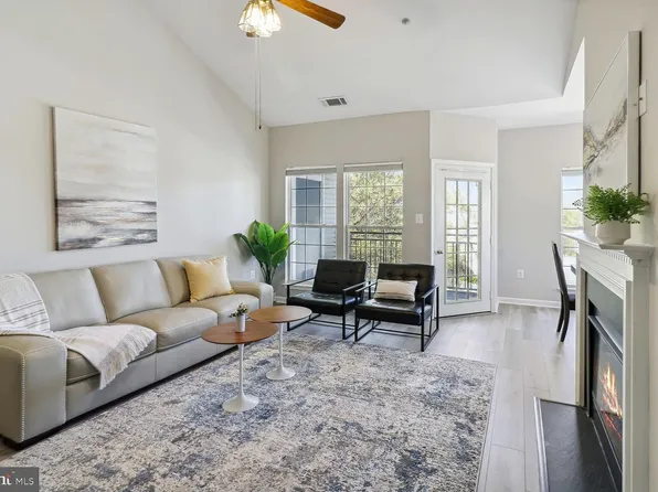 4139 Fountainside Ln Unit 304-F, Fairfax, VA 22030