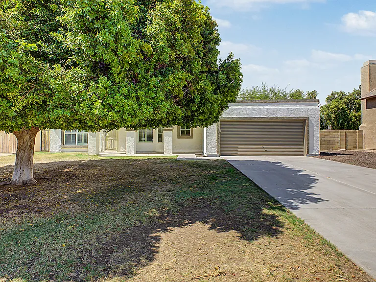 918 E Kristal Way — Photo 1