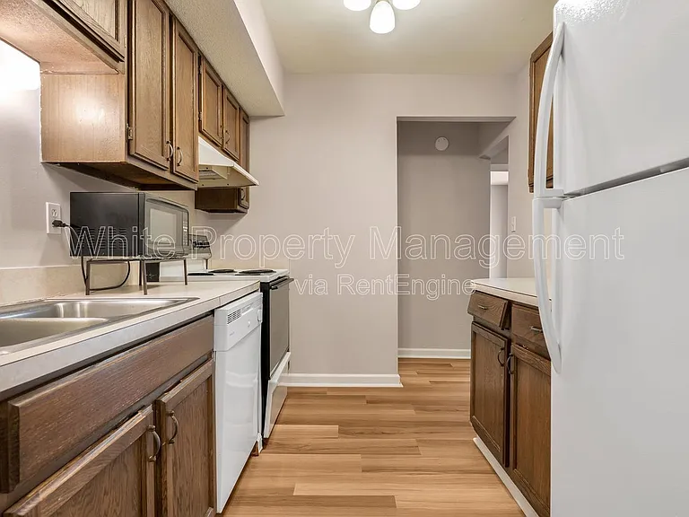 6927 Stonington Ln — Photo 4