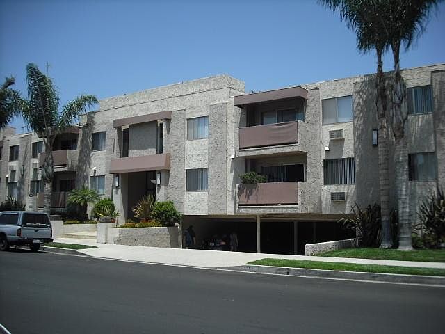 1st image of 1650 Federal Ave #207