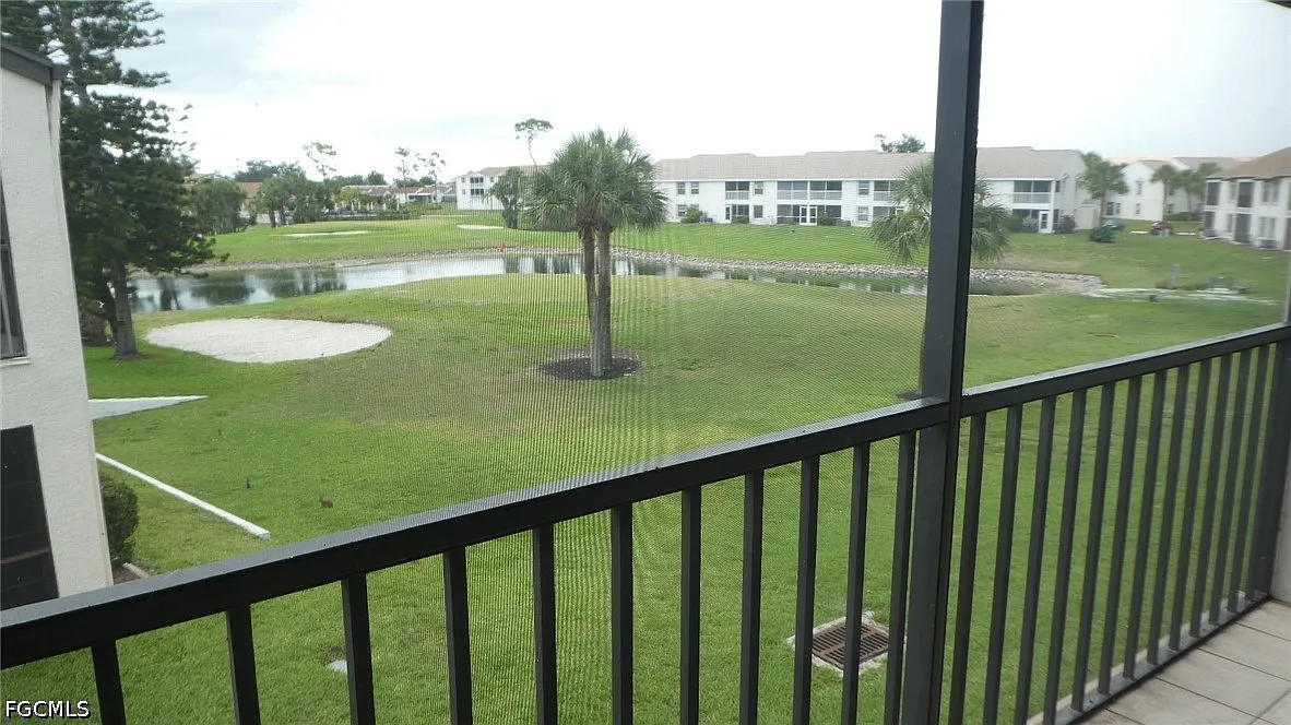 2 bed, 2.0 bath, 1058 sqft, $3,000 — Photo 2