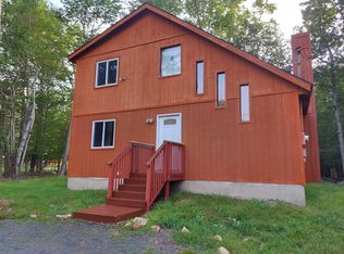 105 Feather Ln, Tobyhanna, PA 18466
