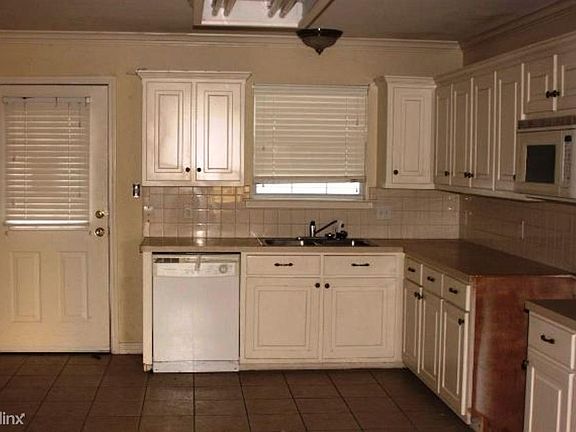 4-3520 Cleveland Ave Groves 77619