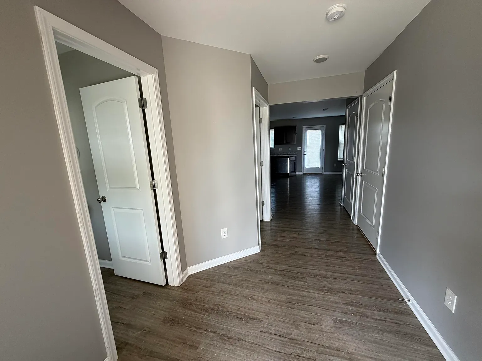 4 bed, 2.5 bath, 1852 sqft, $2,400 — Photo 3