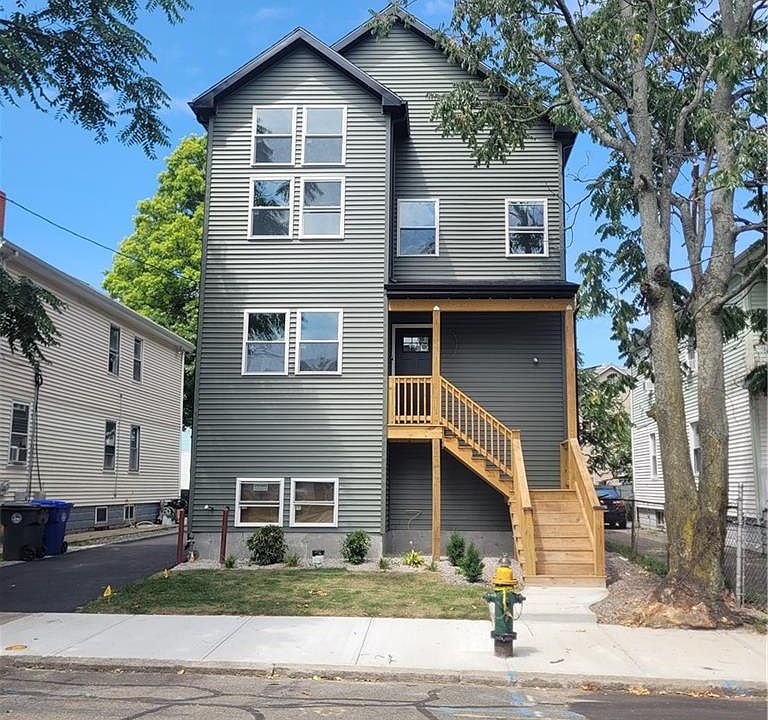 1st image of 32 Pumgansett St