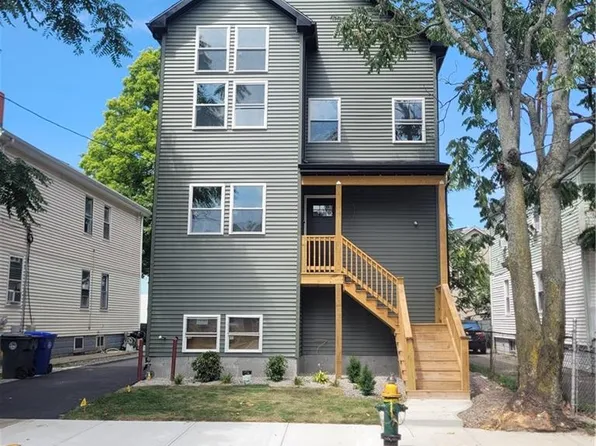 32 Pumgansett St, Providence, RI 02908