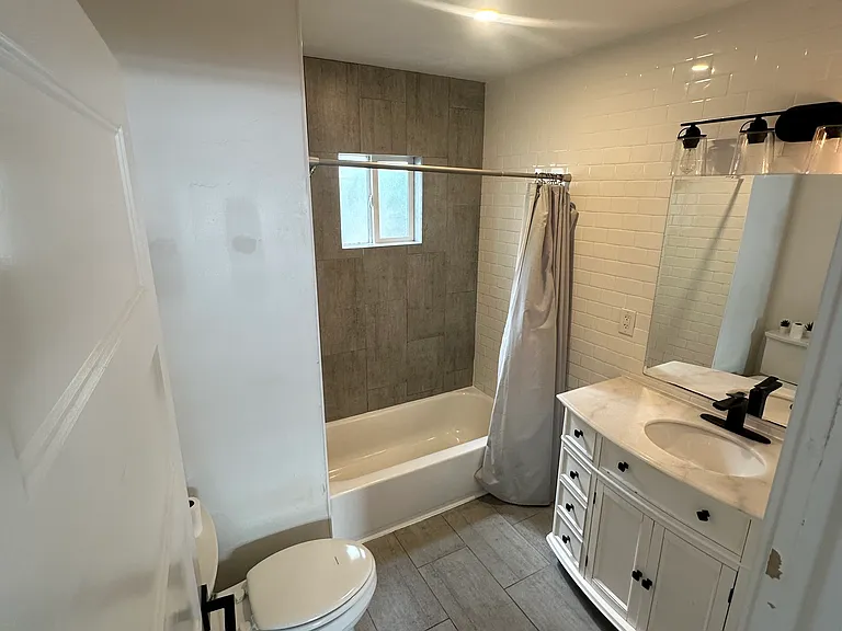 909 E Crandall Ave S — Photo 13