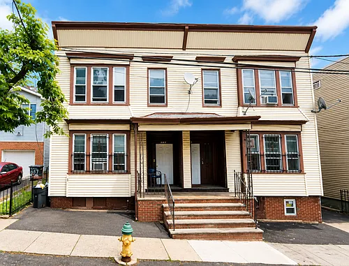 233 Rose St Photo 1