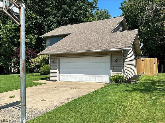 3rd image of 366 Deepwood Ln