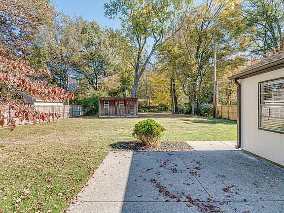 3rd image of 444 Meadowcrest Cir