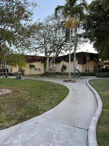9108 SW 137th Ter Photo 1