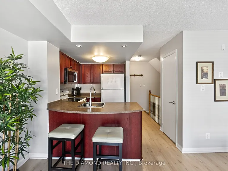 16 Laidlaw St #912 — Photo 7