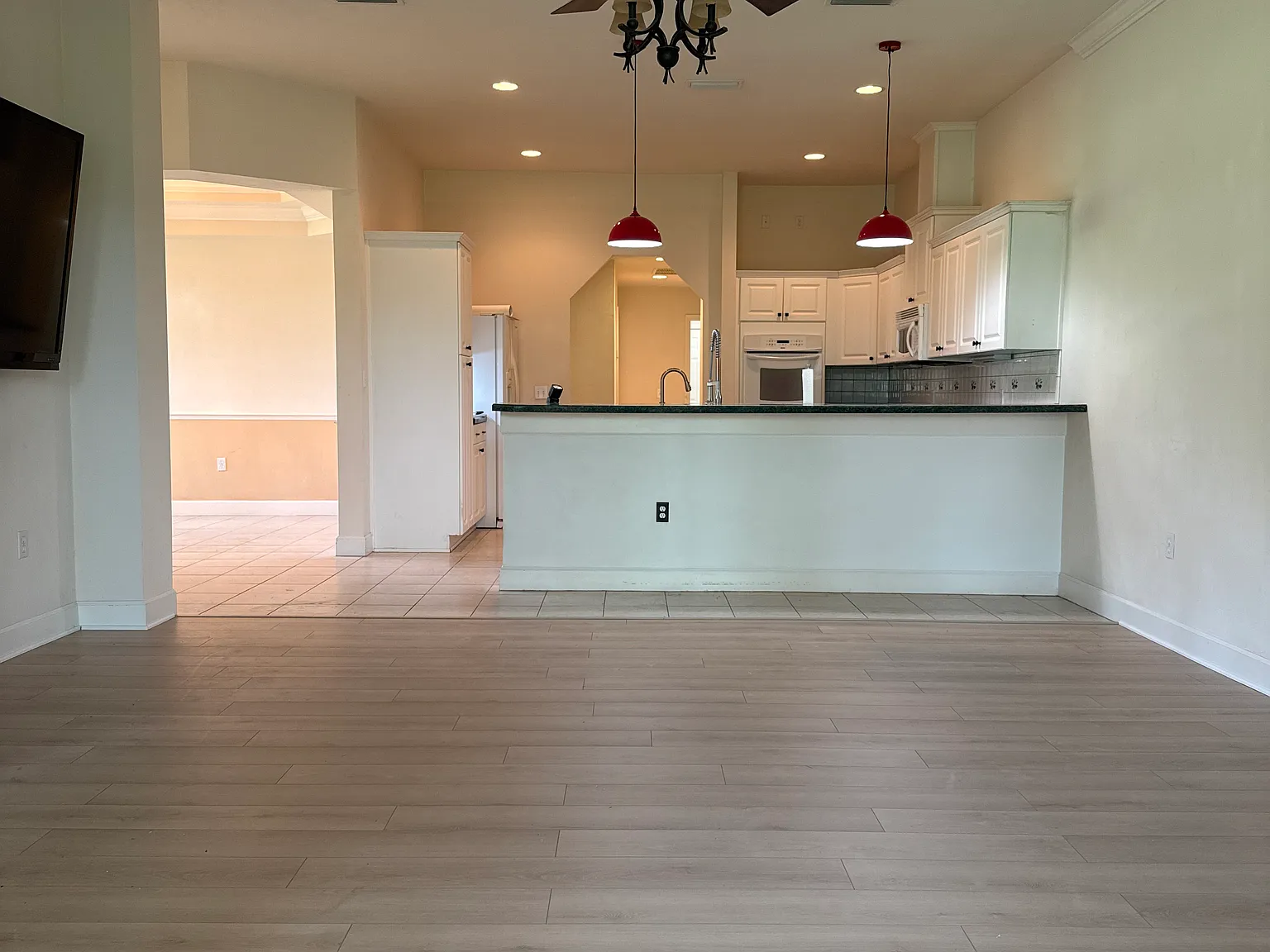 3 bed, 1830 sqft, $2,400 — Photo 3