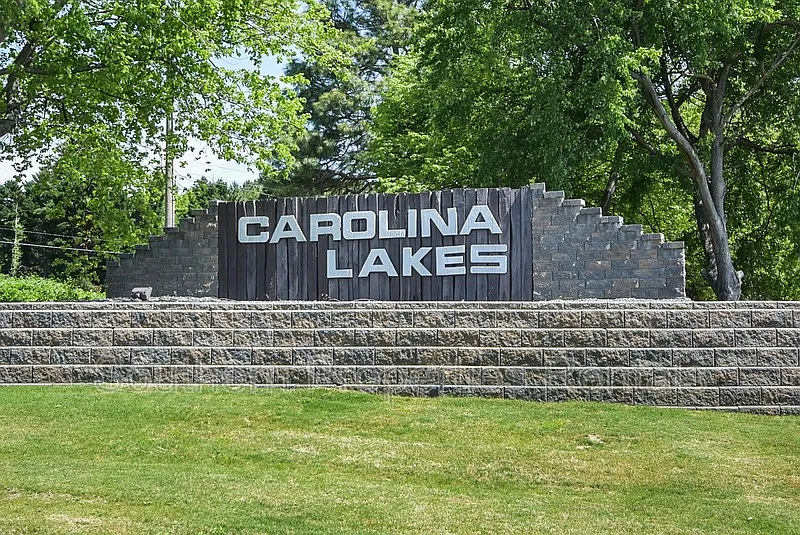 4 bed, 2.5 bath, 2452 sqft, $2,000 — Photo 2