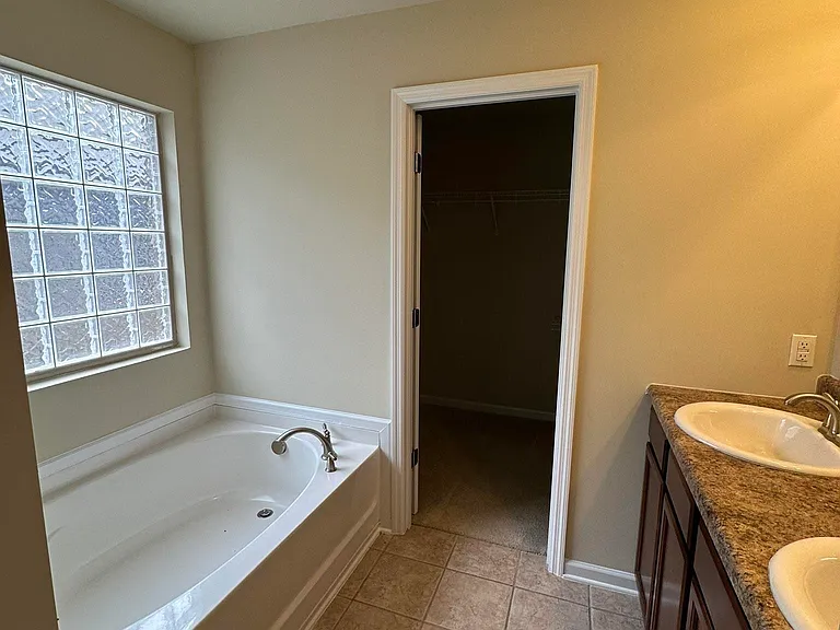 1812 Clayton Cove Dr — Photo 6