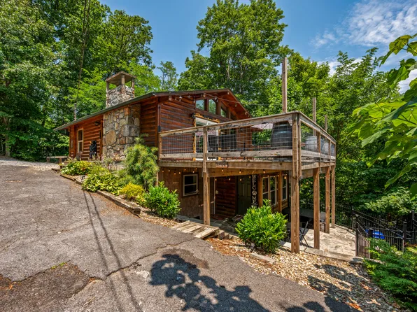1166 Ski View Dr, Gatlinburg, TN 37738