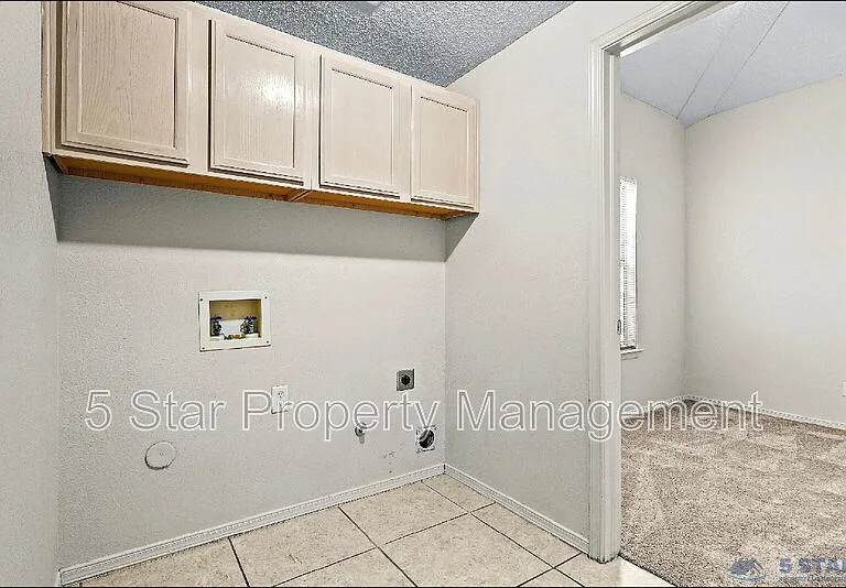 1315 Olga Mapula Dr — Photo 8