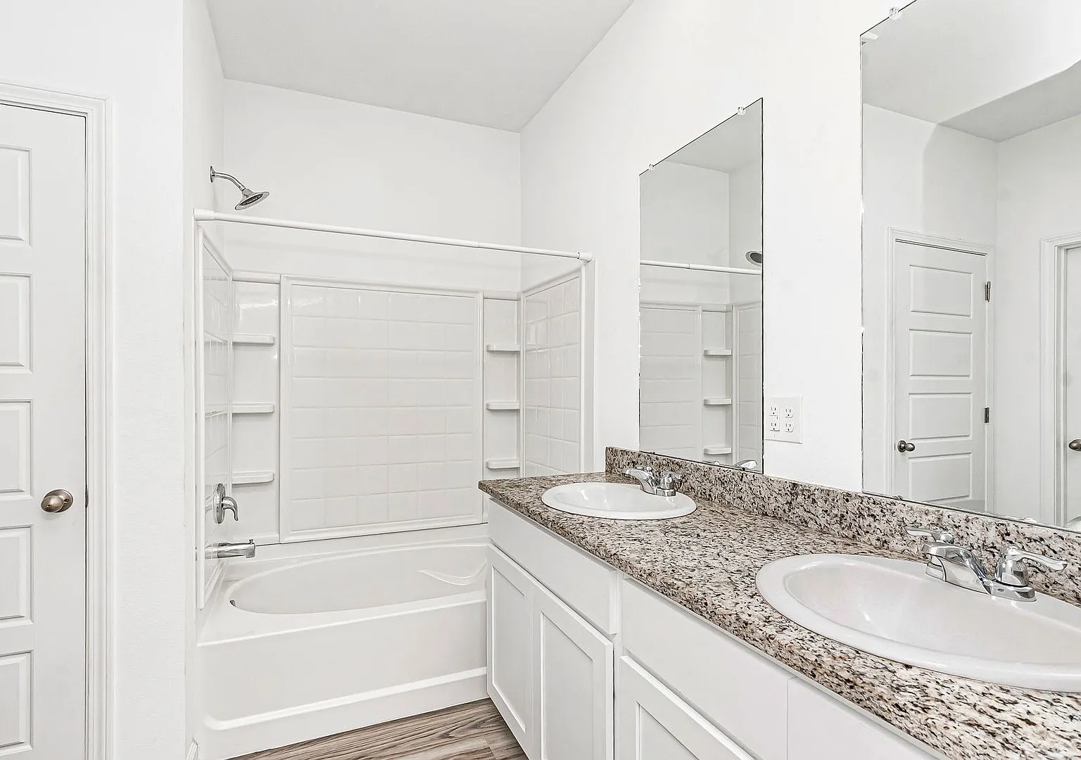 3 Bedroom House Available in Pelican Lakes — Photo 3