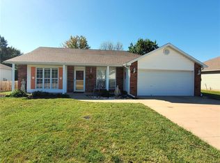 711 Country Ln, Raymore, MO 64083