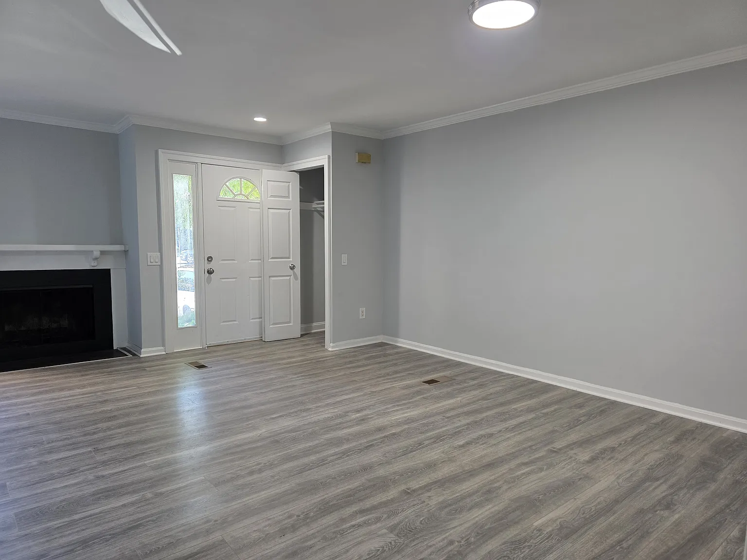 3 bed, 3.5 bath, 2272 sqft, $2,750 — Photo 2