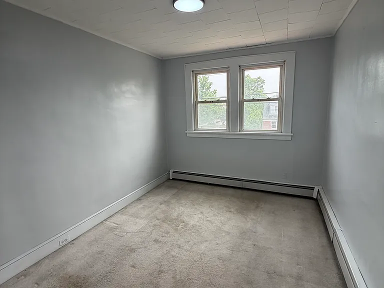 143 Illinois Ave — Photo 4