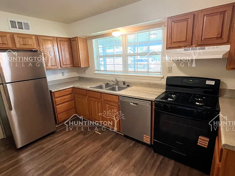 812 Randolph Ave — Photo 2