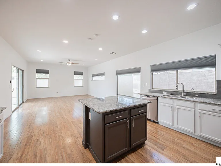 7111 S 21st Dr — Photo 11