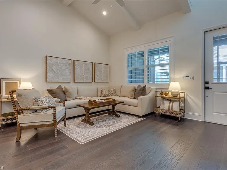 7213 Saona Ct — Photo 2