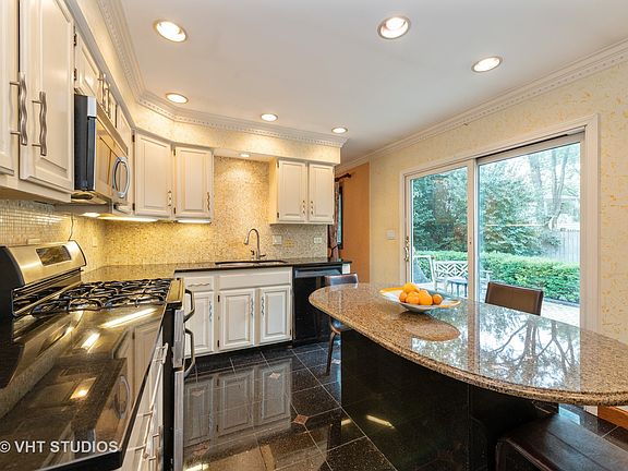 5th image of 1033 Tamarack Ln