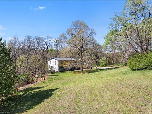 4th image of 4675 Hickory Nut Ridge Rd