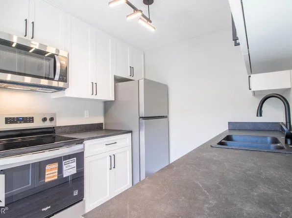 3129 139th Ave NW, Edmonton, AB T5Y 1R4