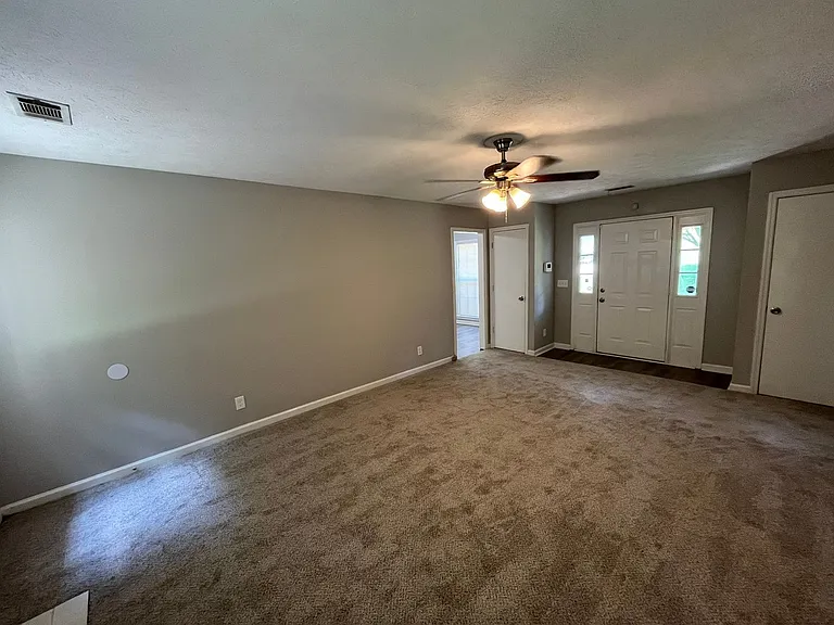 4310 Hart St — Photo 2