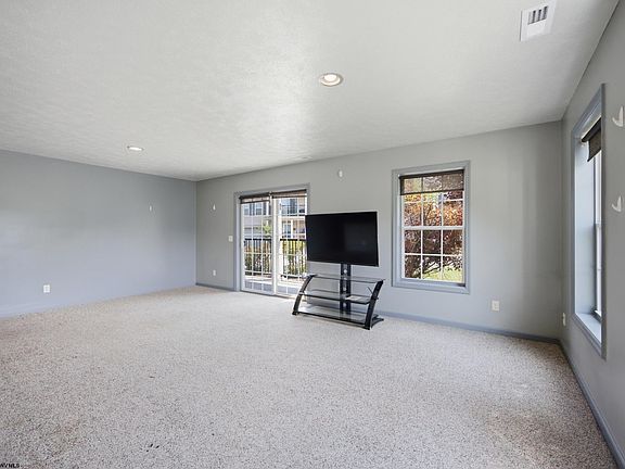 4th image of 79 Barrington Ct Suite 101