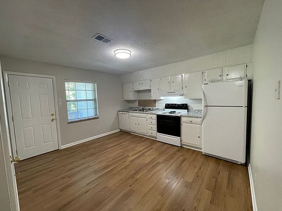 4th image of 3113 Ginn Dr APT 2
