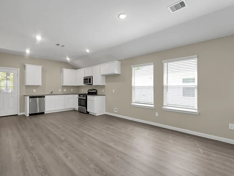 811 Jefferson Ave — Photo 1