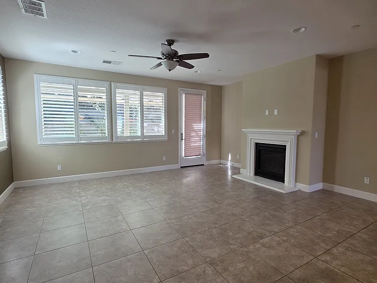 1402 Skibbereen Way — Photo 4