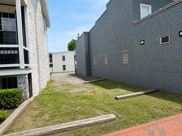 1100 W Clay St #A — Photo 13