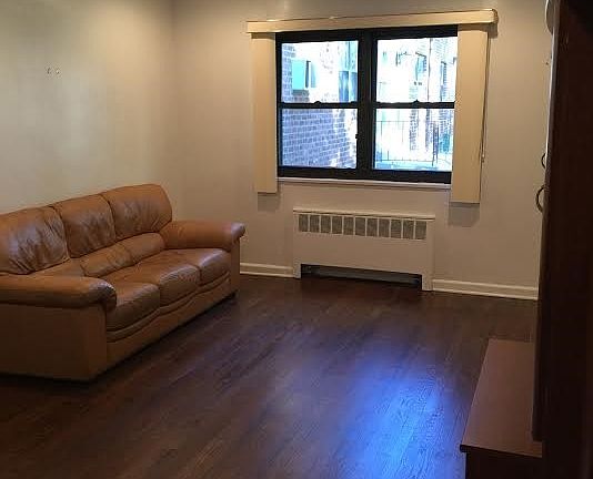 4th image of 5715 246th Cres