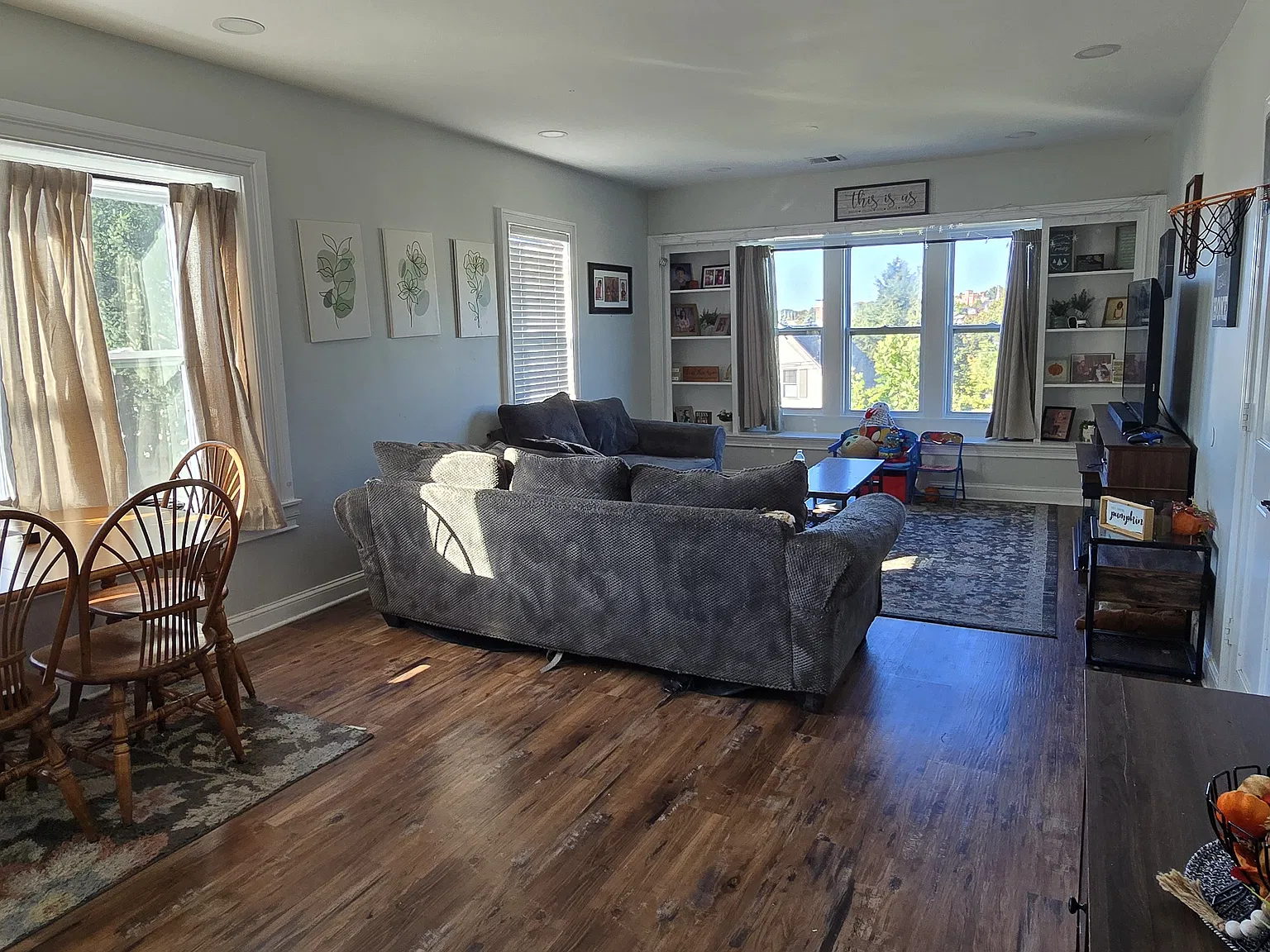 3 bed, 1300 sqft, $2,195 — Photo 1