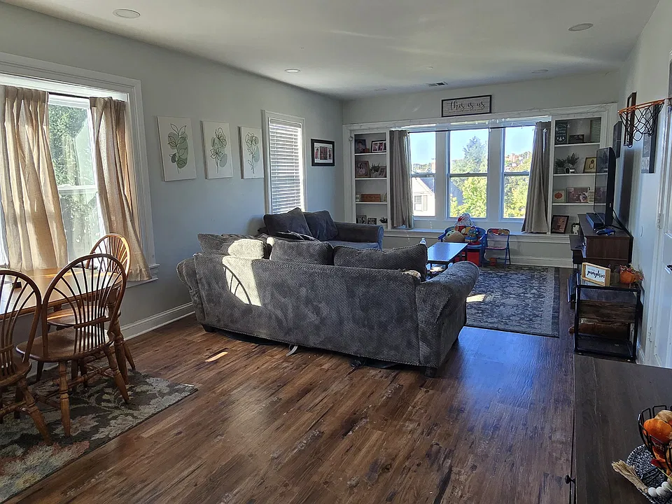 8 Summerhill Ave #3