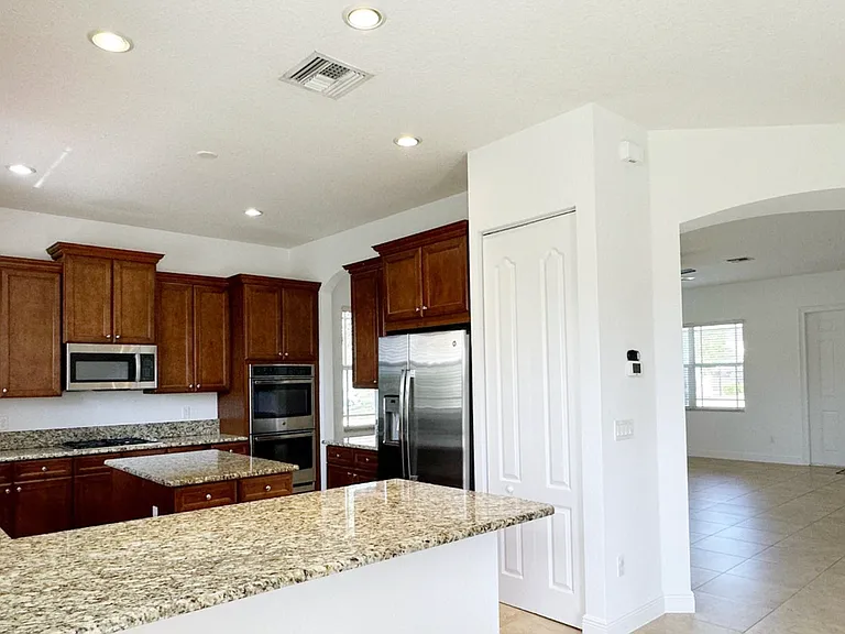 8571 Lakeside Bnd — Photo 6