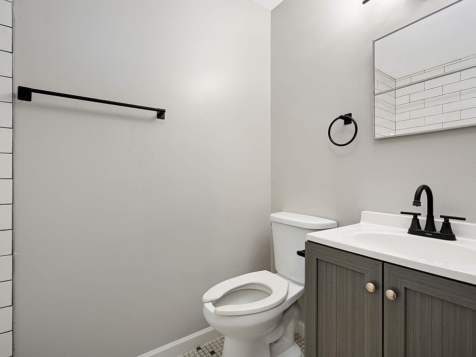 1st image of 3115 Aldrich Ave S #202