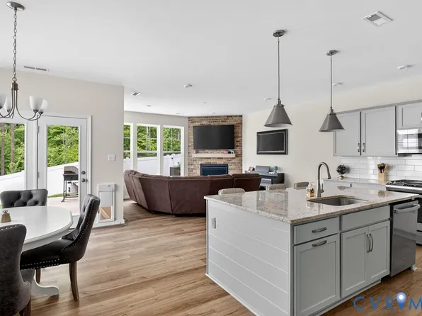 3700 Irby Pond Dr, Midlothian, VA 23112