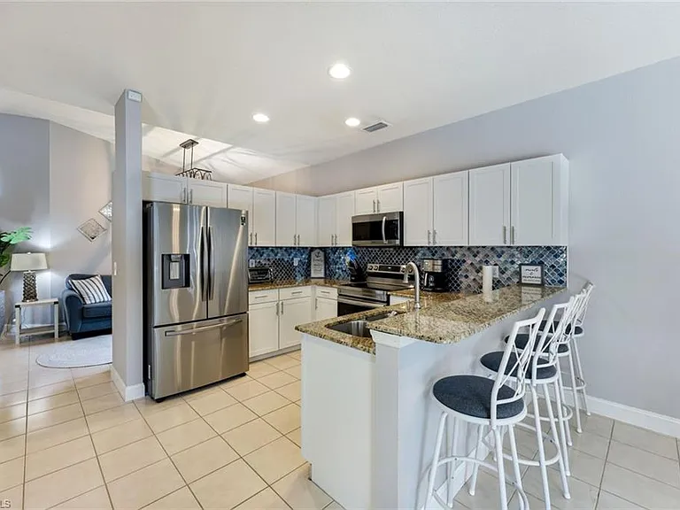 697 Crossfield Cir — Photo 6
