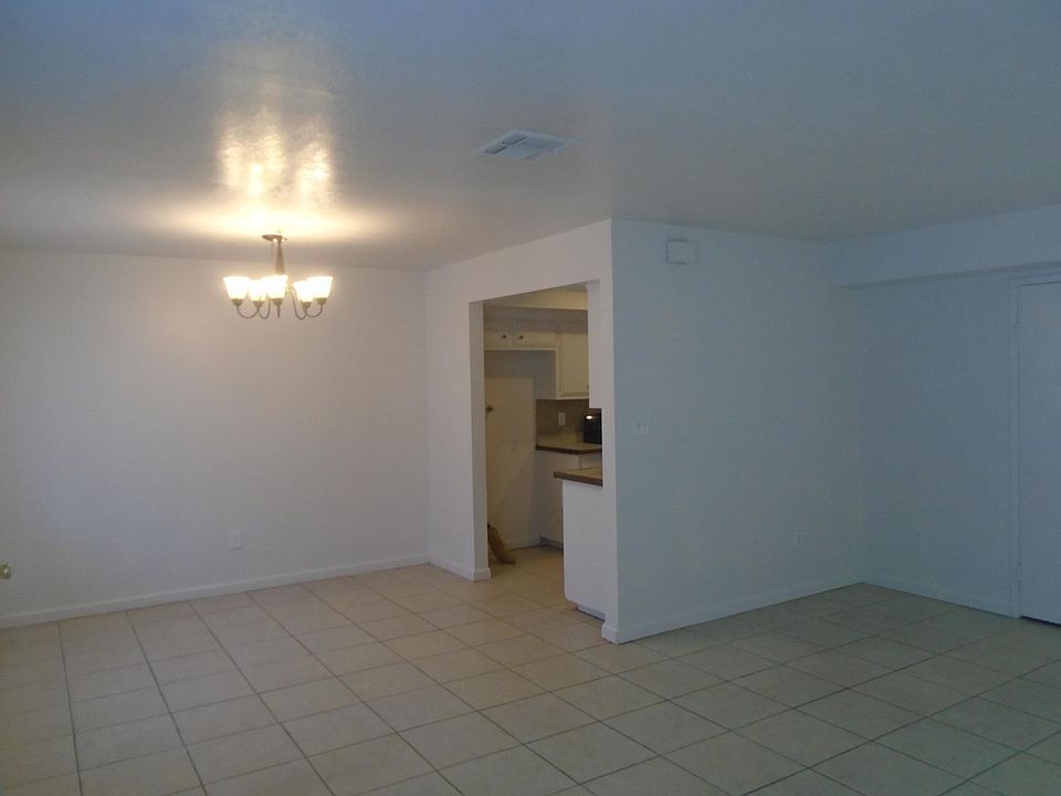 2300 Gosford Road Apartments - Bakersfield, CA | Zillow