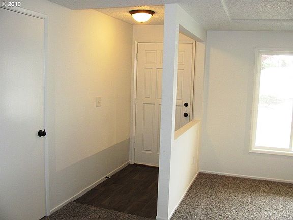 3rd image of 2421 NE 105th Ave